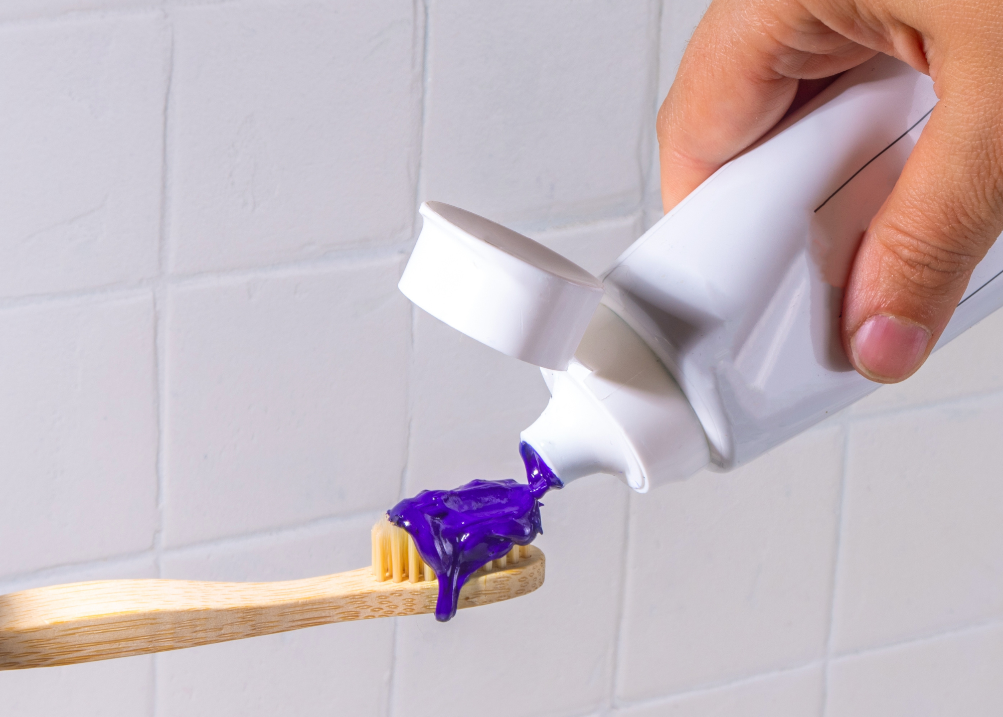 people using MySmile purple toothpaste