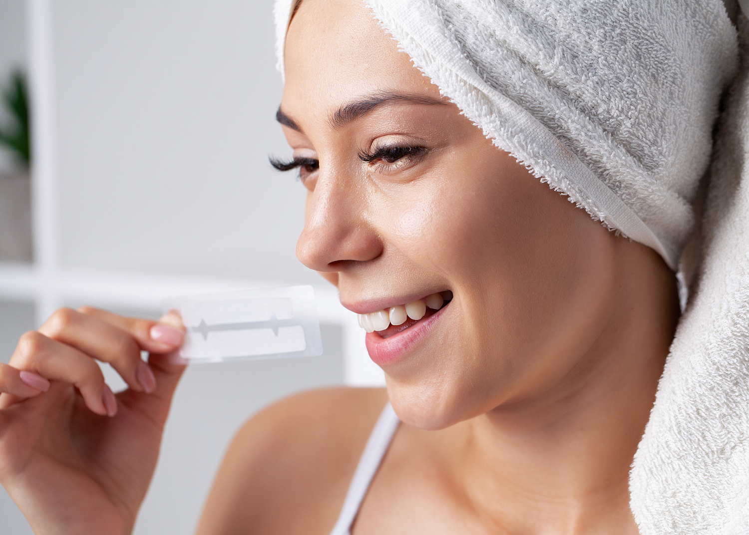 The Pros and Cons of Teeth Whitening Strips: A Comprehensive Guide