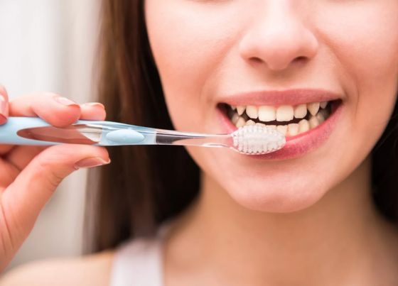 should you brush your teeth before or after breakfast